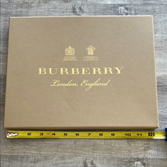 Burberry Box - Picture 6 of 10